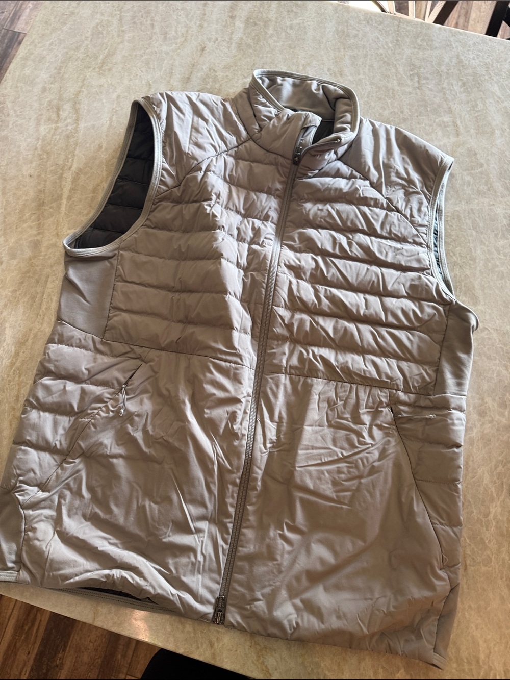 Men’s Lulu Lemon Vest Lg